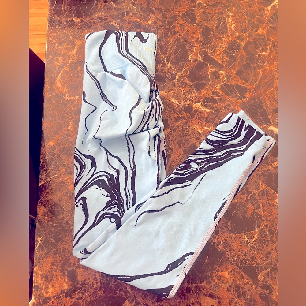 Naturyl seamless leggings size large
